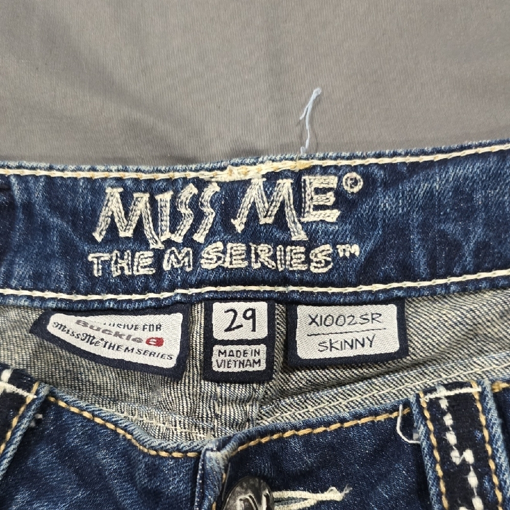 Distressed Blue Jeans - Picture 4 of 9